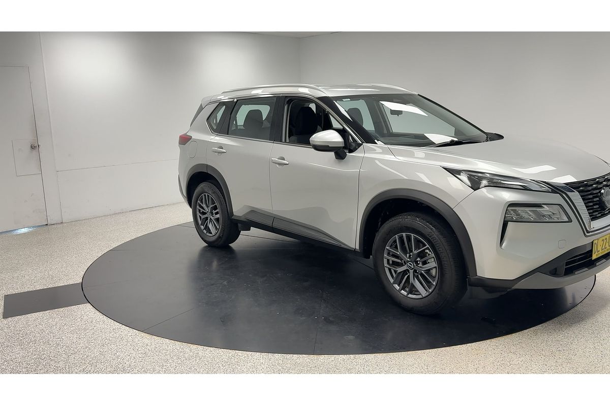 2024 Nissan X-TRAIL ST T33