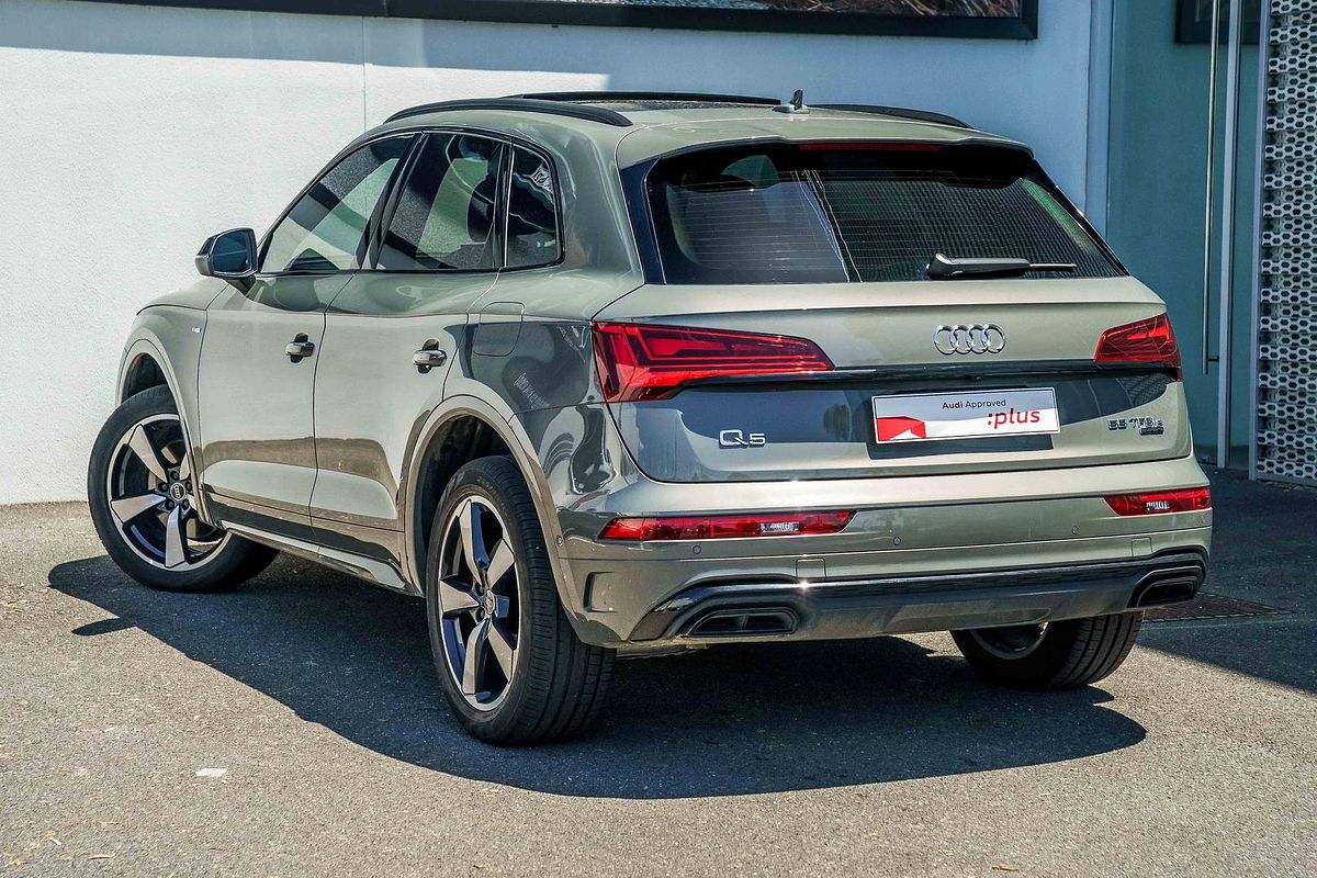2023 Audi Q5 55 TFSI e S line FY