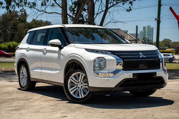 2023 Mitsubishi Outlander ES ZM