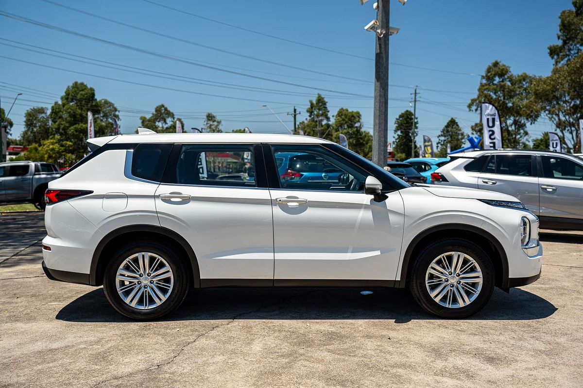 2023 Mitsubishi Outlander ES ZM