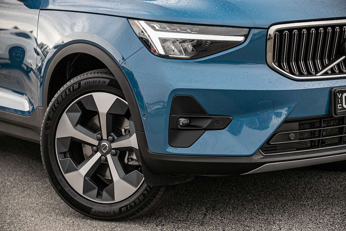 2023 Volvo XC40 Plus B4