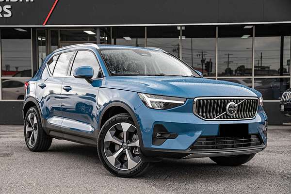 2023 Volvo XC40 Plus B4