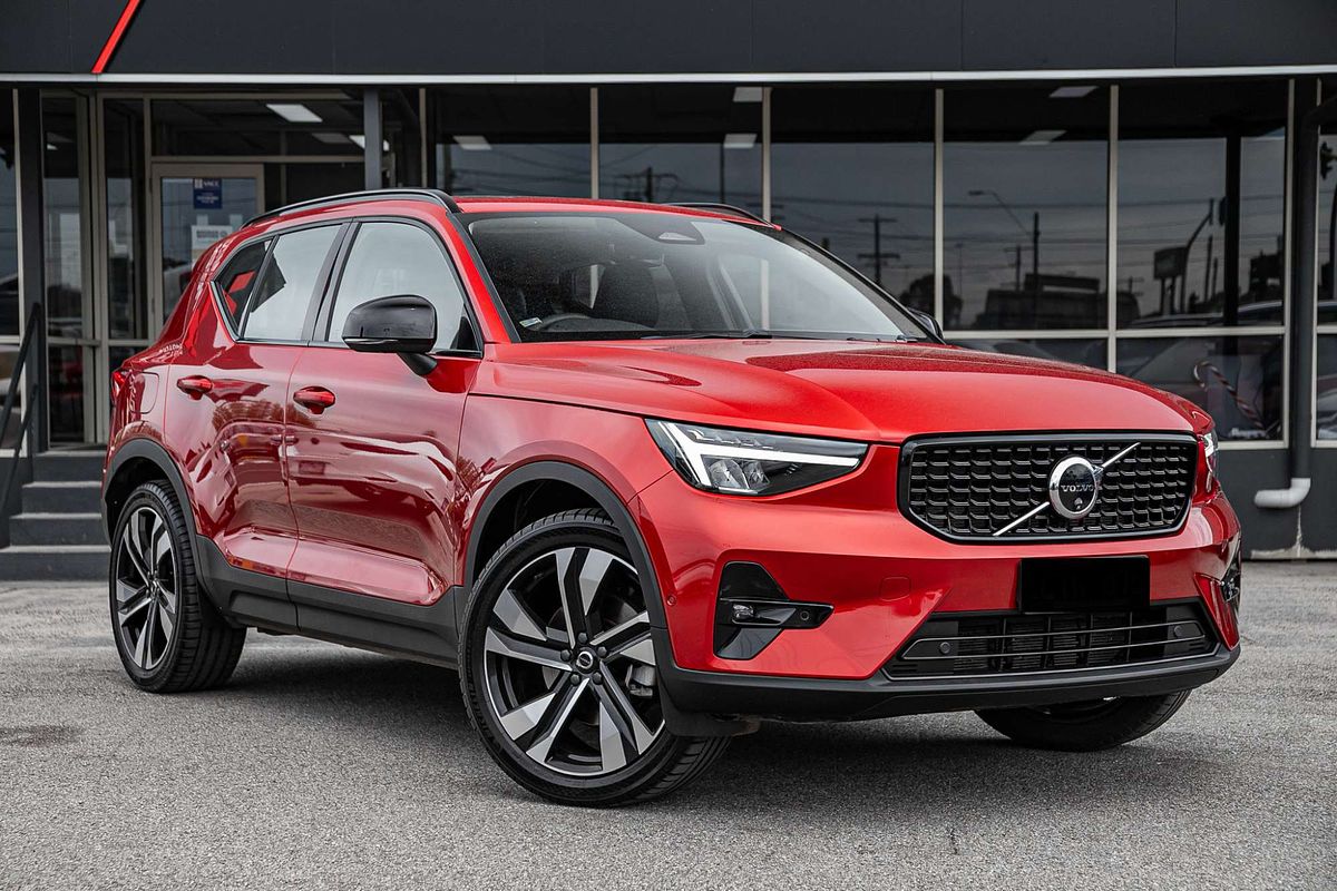 2023 Volvo XC40 Plus B4