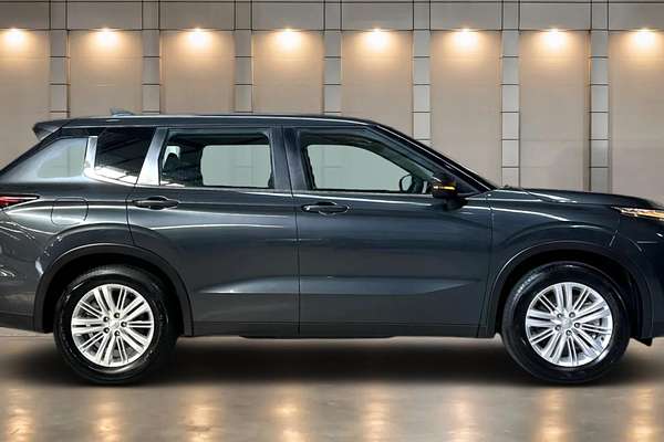 2024 Mitsubishi Outlander ES ZM