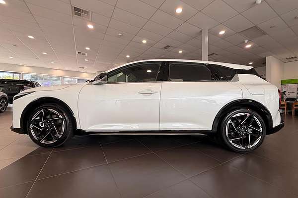 2025 Kia K4 GT-Line CL4m thumb-2