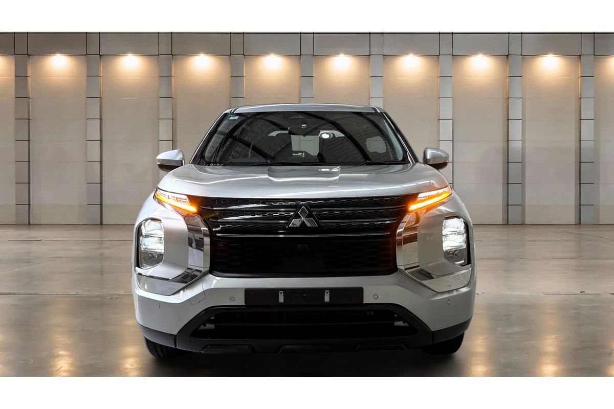 2023 Mitsubishi Outlander ES ZM