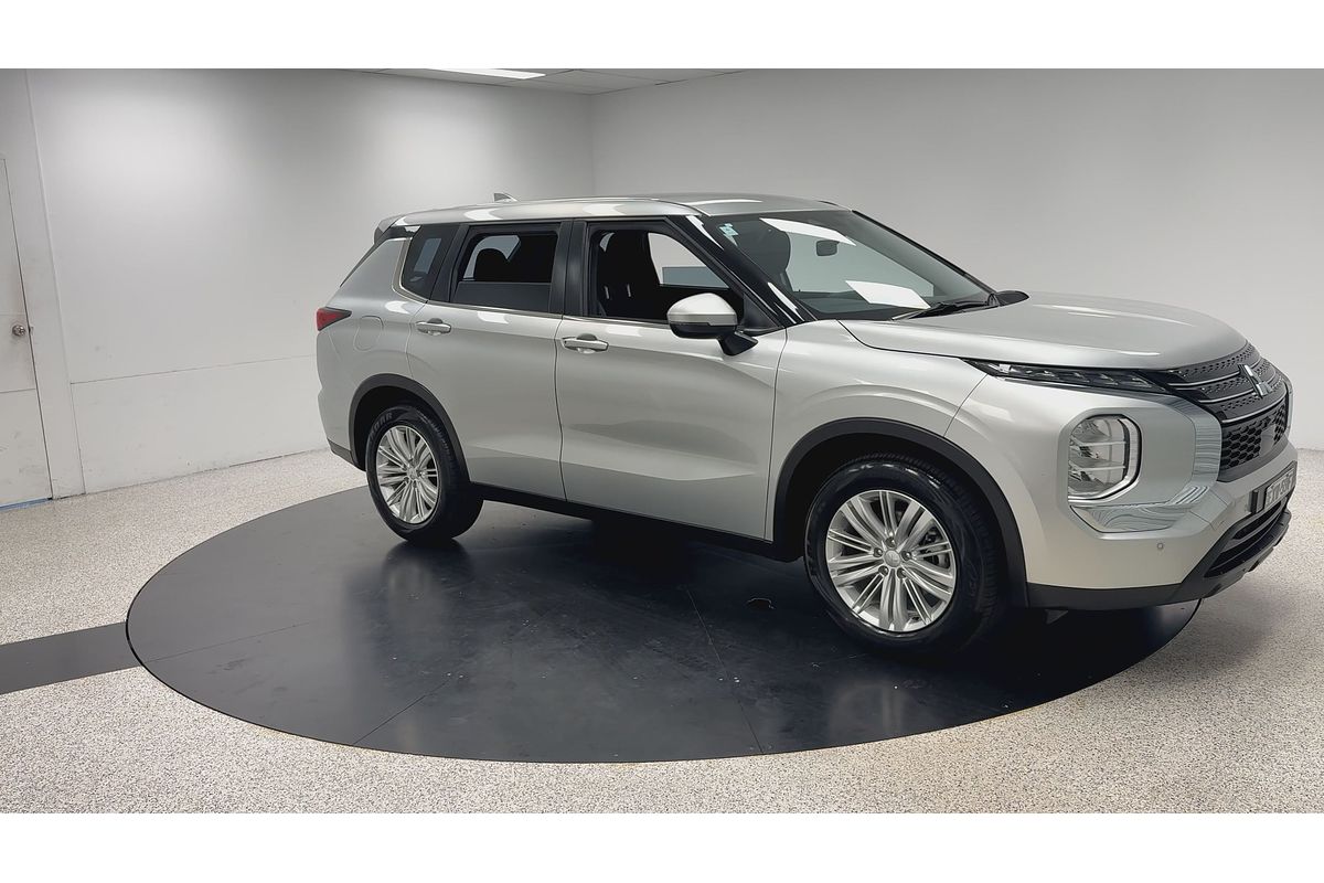 2022 Mitsubishi Outlander ES ZM