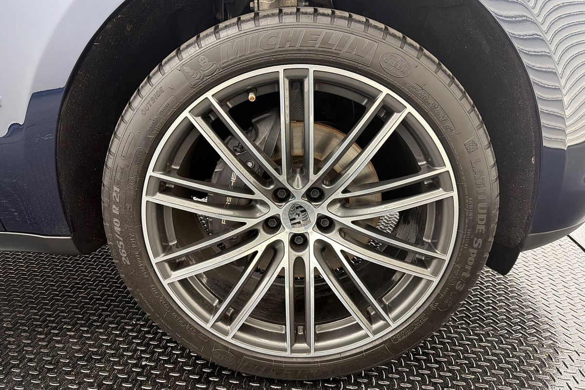 2023 Porsche Macan 95B