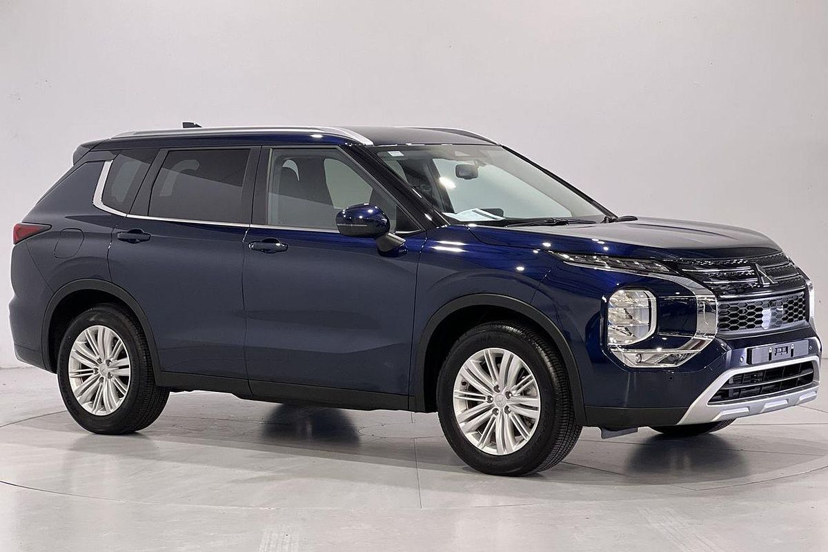 2024 Mitsubishi Outlander LS ZM