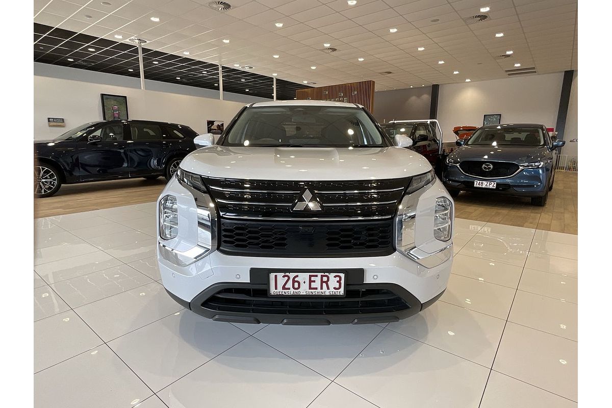 2022 Mitsubishi Outlander ES ZM