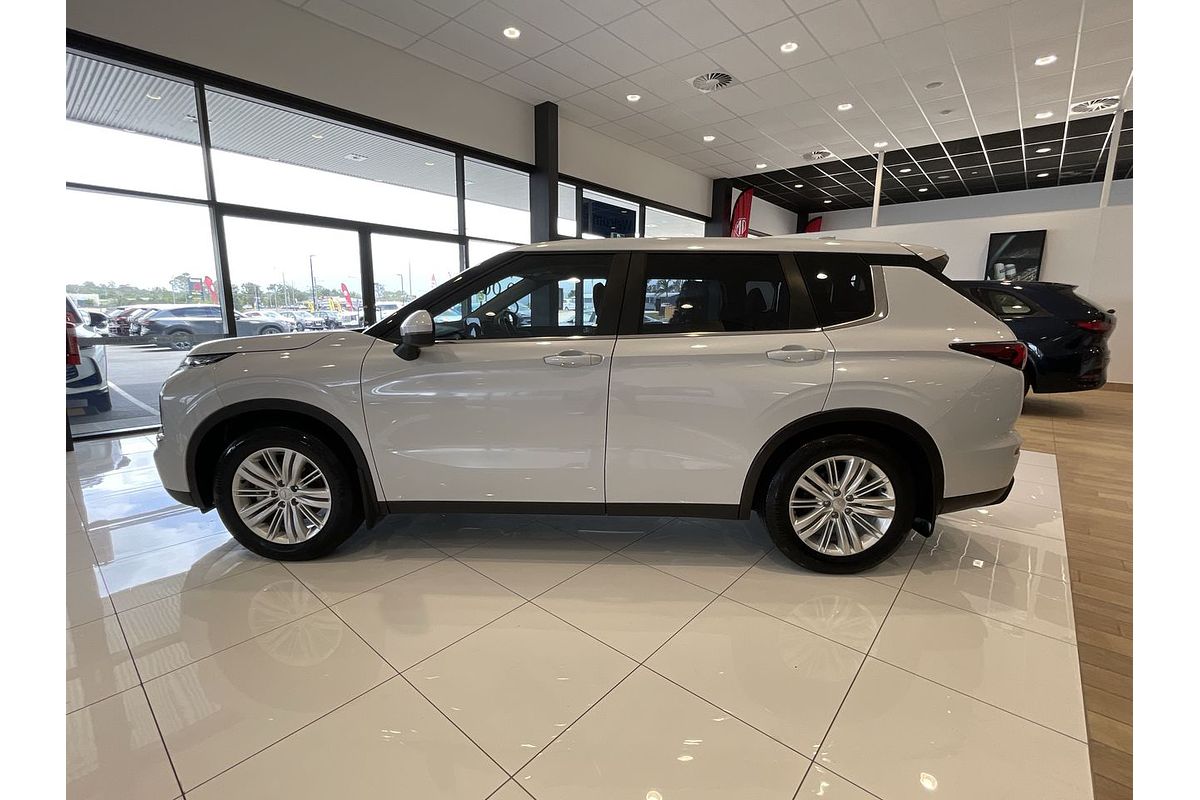 2022 Mitsubishi Outlander ES ZM