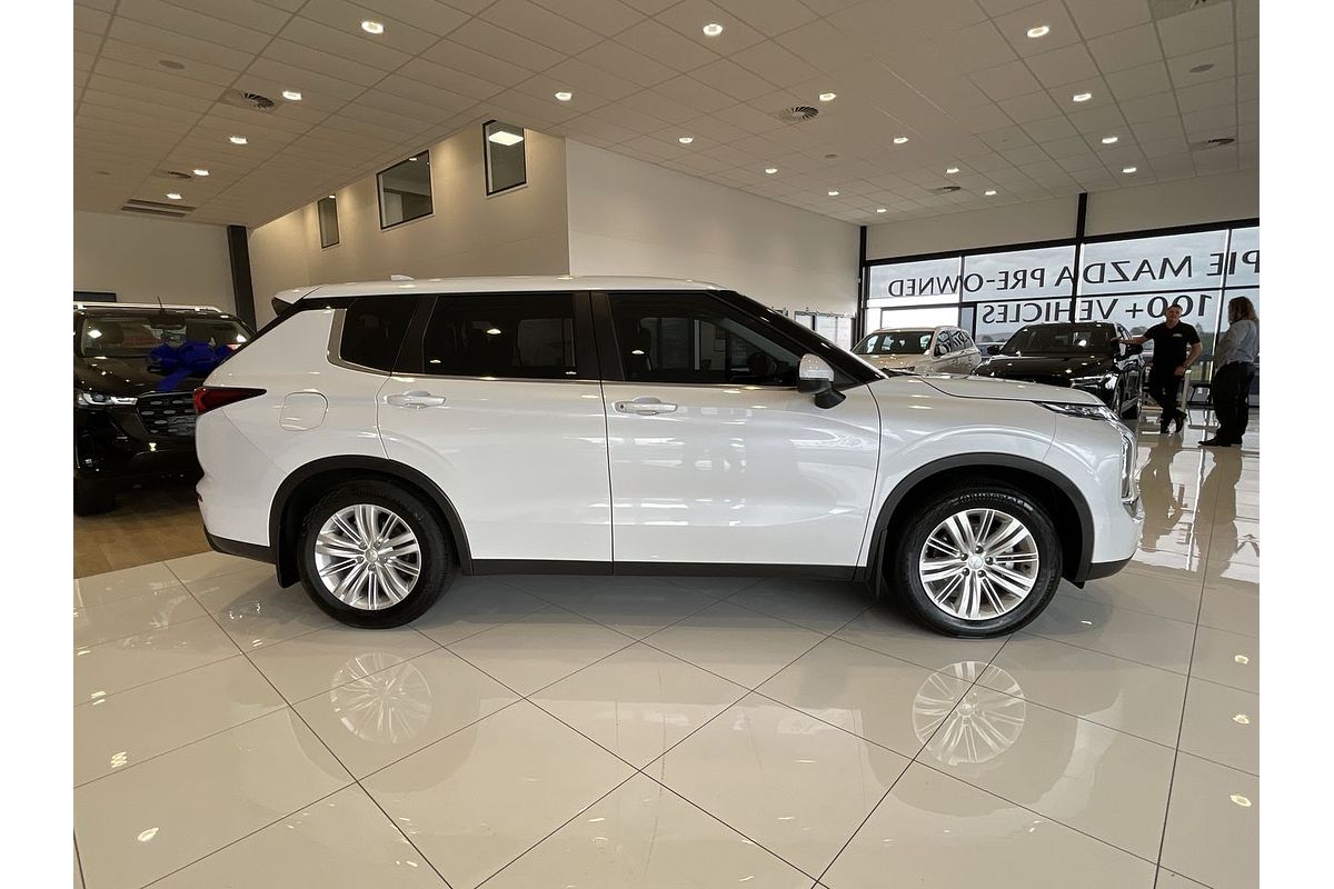 2022 Mitsubishi Outlander ES ZM