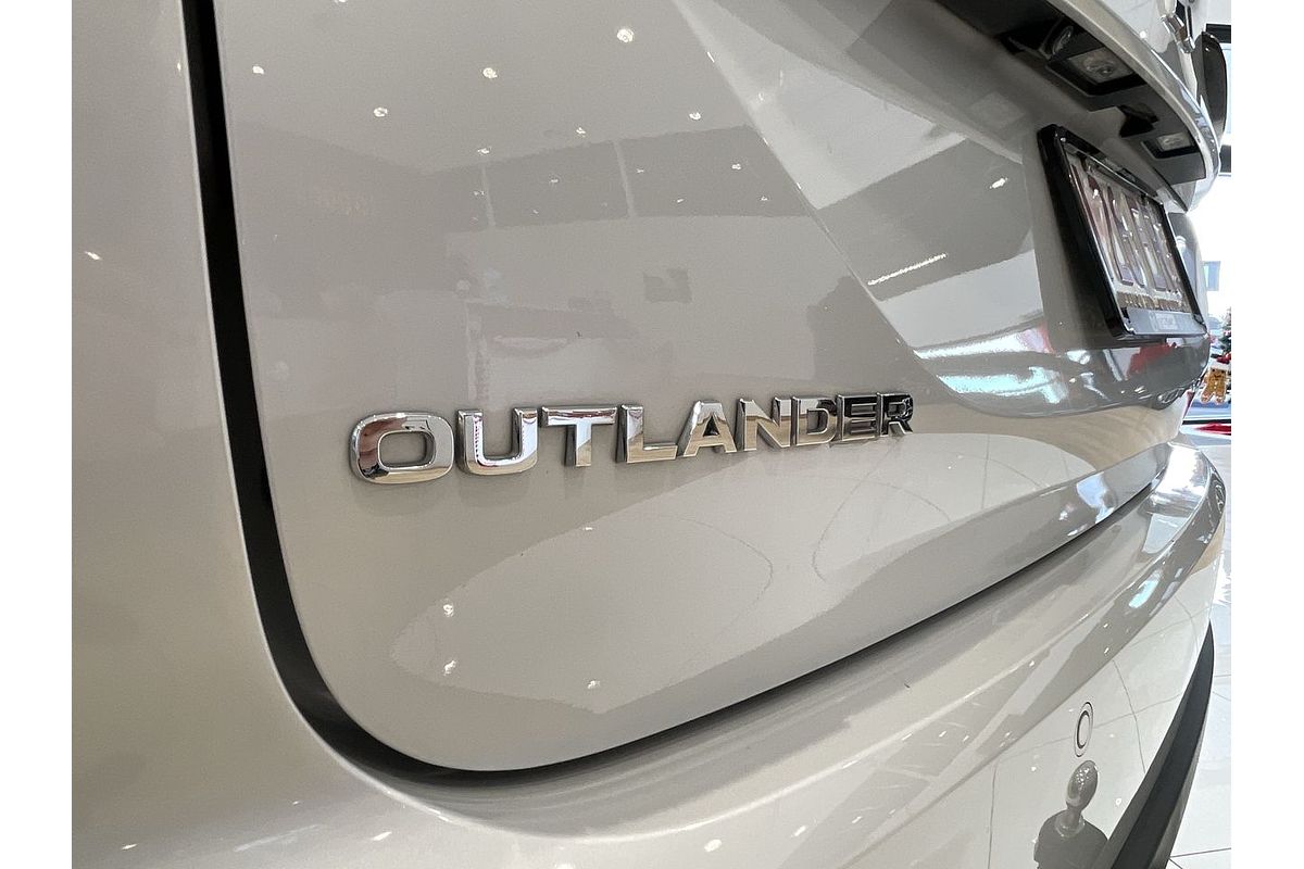 2022 Mitsubishi Outlander ES ZM