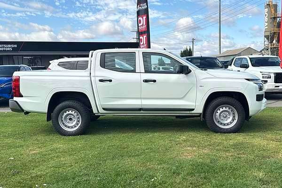 2025 Mitsubishi Triton GLX MV 4X4
