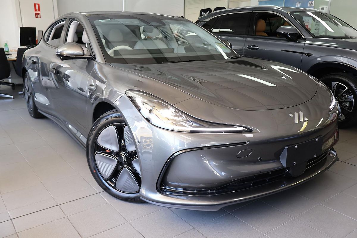 2025 MG IM5 Premium P12L