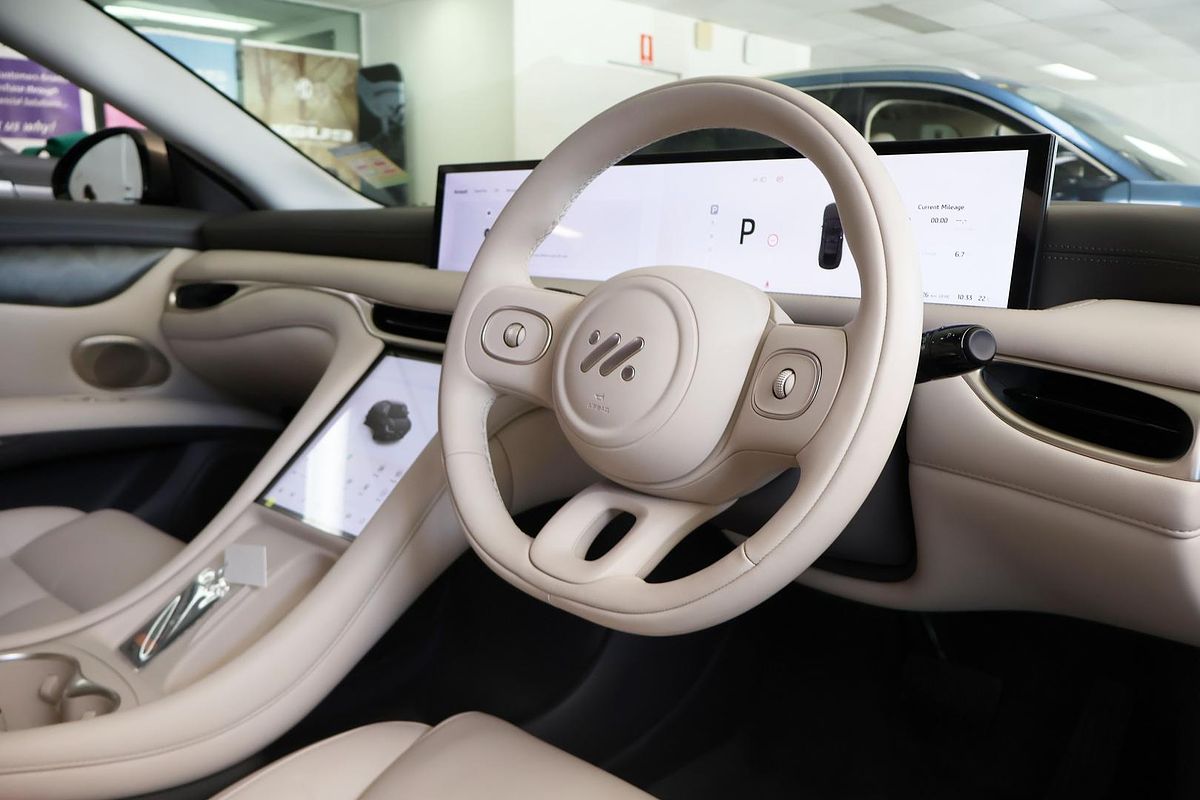 2025 MG IM5 Premium P12L