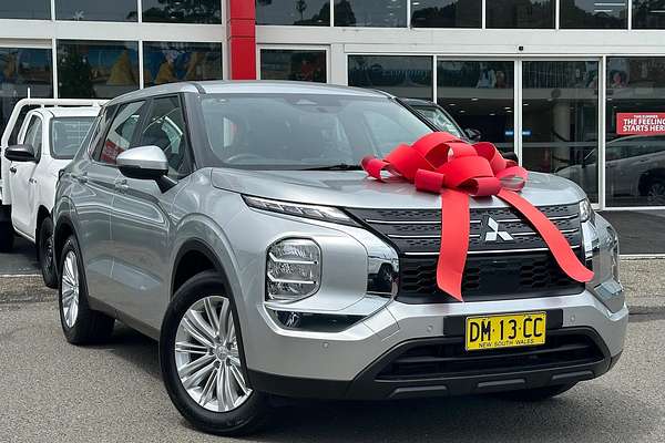 2024 Mitsubishi Outlander ES ZM