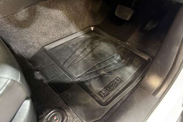 2023 Isuzu MU-X LS-T thumb-17