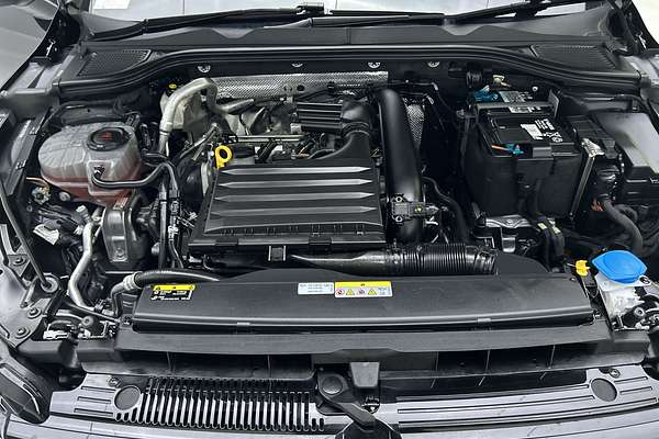 2023 Volkswagen Golf 110TSI R-Line 8 thumb-10