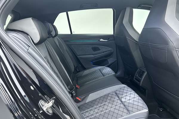 2023 Volkswagen Golf 110TSI R-Line 8 thumb-11