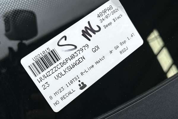 2023 Volkswagen Golf 110TSI R-Line 8 thumb-23