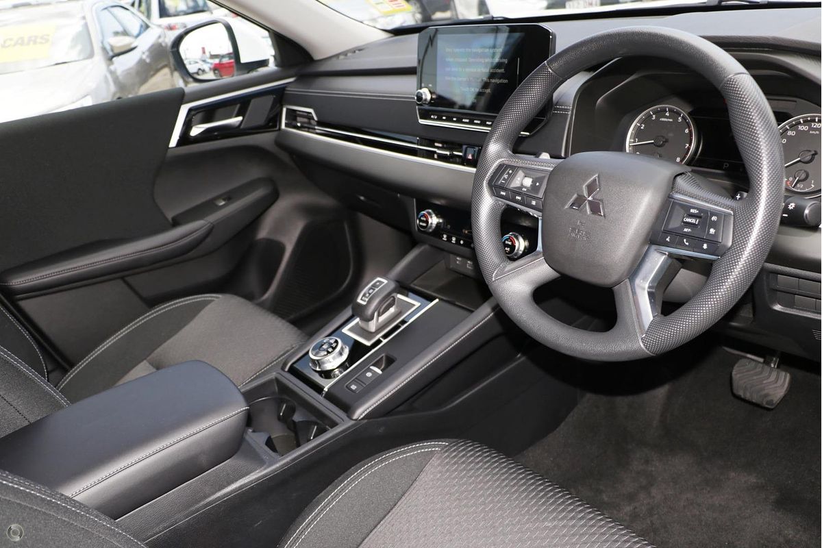 2022 Mitsubishi Outlander ES ZM