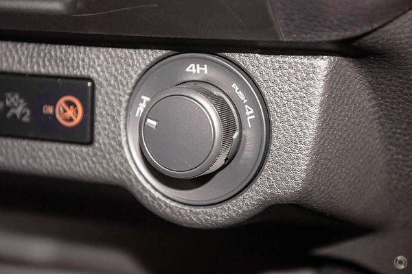 2025 Isuzu D-MAX SX 4X4 thumb-10