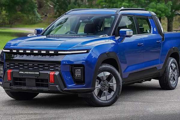 2025 KGM Musso EV AWD O100 4X4 thumb-0