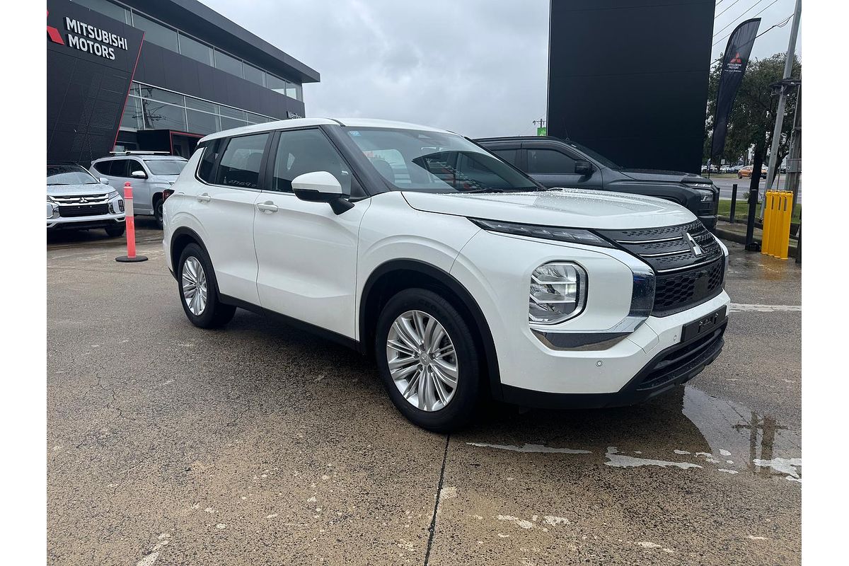 2022 Mitsubishi Outlander ES ZM