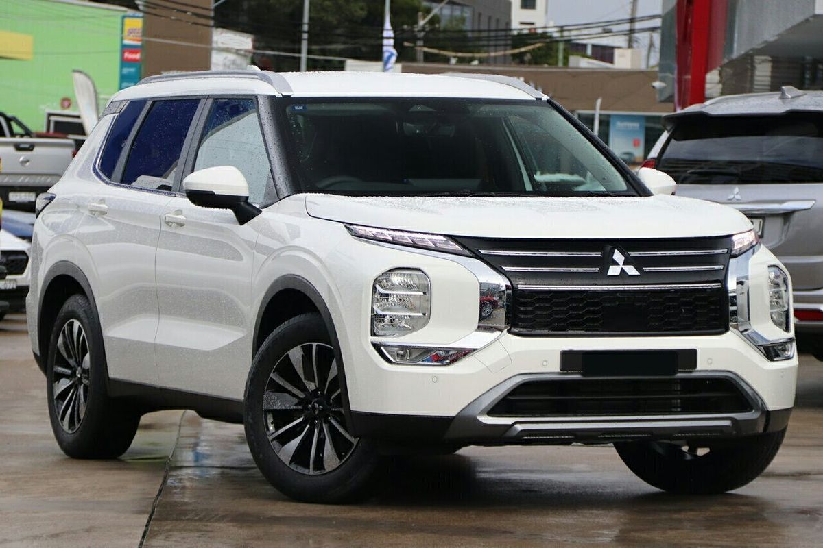 2025 Mitsubishi Outlander LS ZM