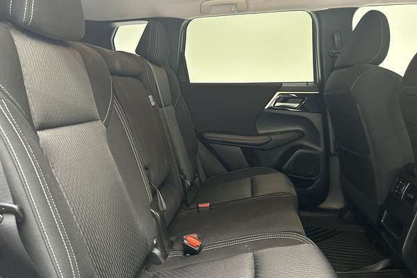 2024 Mitsubishi Outlander LS ZM thumb-11