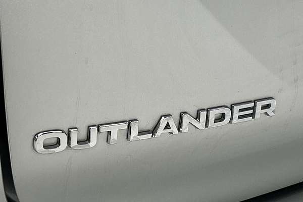 2024 Mitsubishi Outlander LS ZM thumb-21