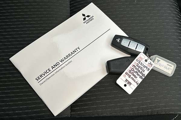 2024 Mitsubishi Outlander LS ZM thumb-22