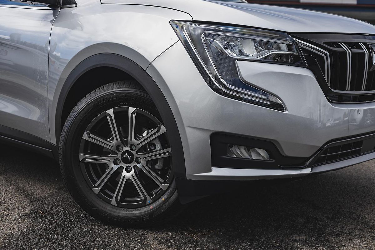 2025 Mahindra XUV700 AX7L