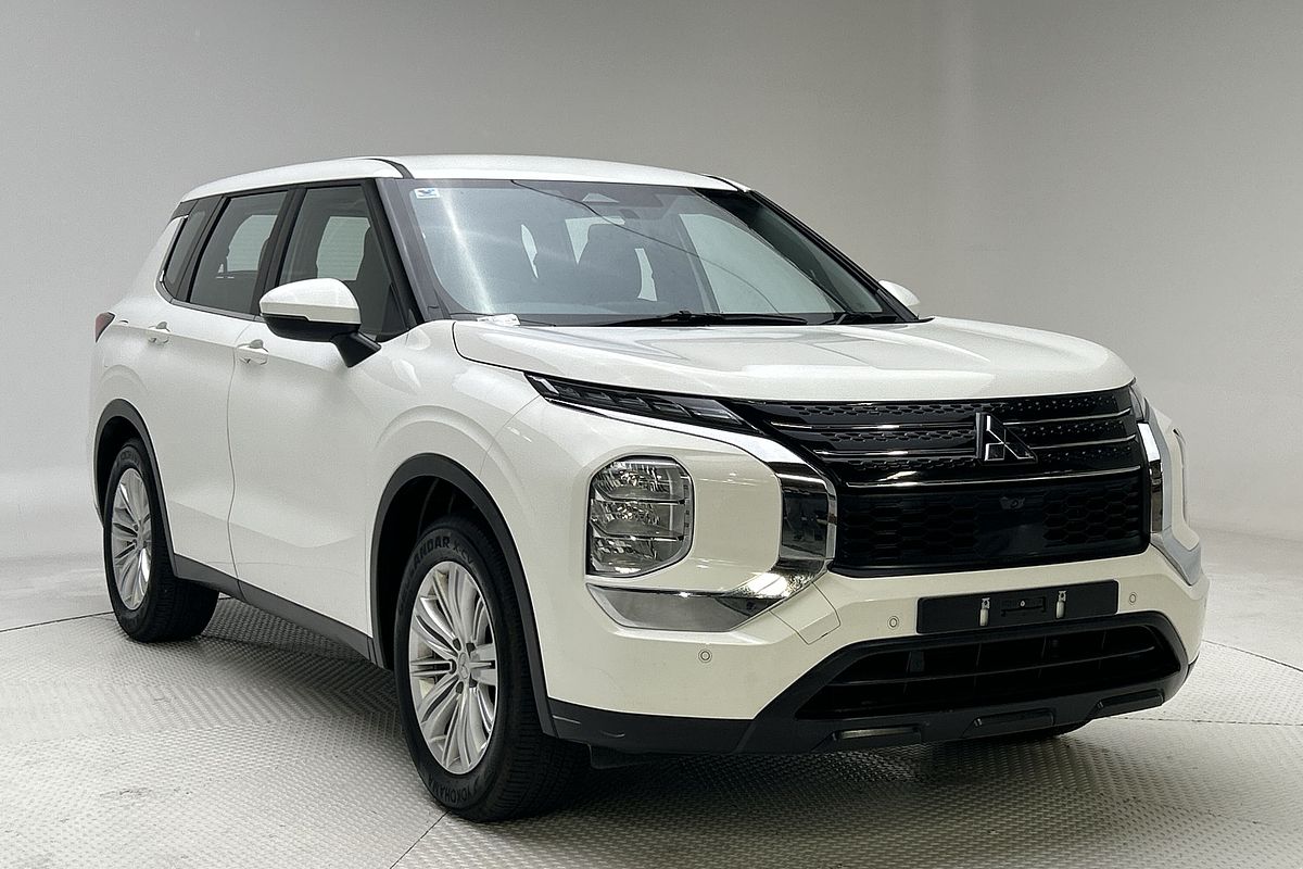 2023 Mitsubishi Outlander ES ZM