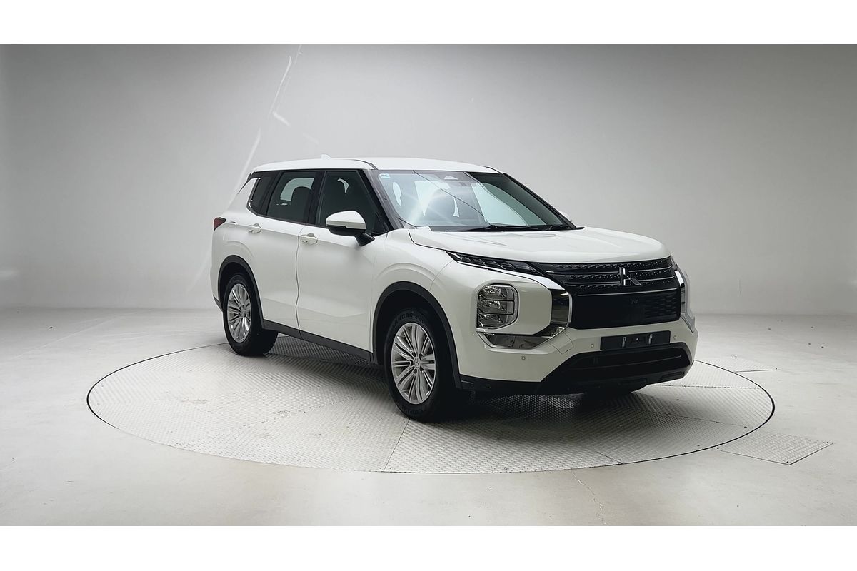 2023 Mitsubishi Outlander ES ZM