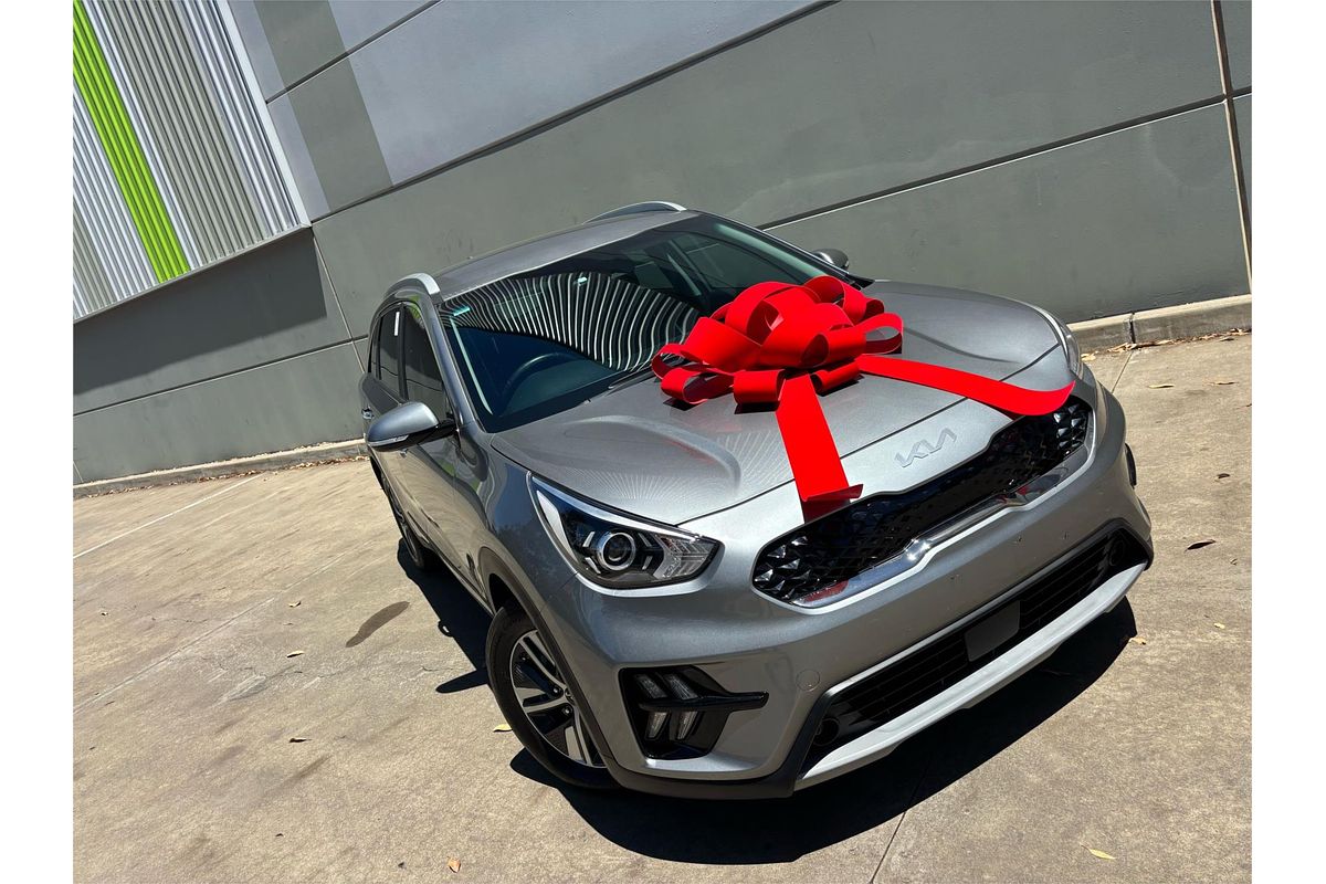 2021 Kia Niro Hybrid S DE