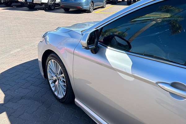 2019 Toyota Camry SL GSV70R thumb-9