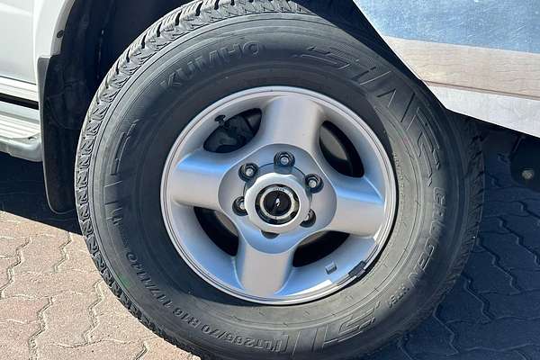 2010 Nissan Navara ST-R D22 4X4 thumb-2