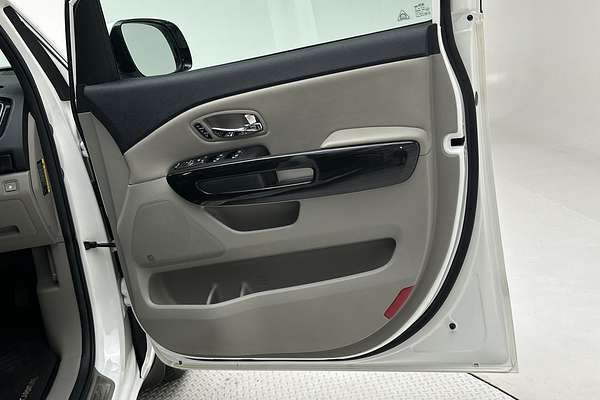 2018 Kia Carnival Platinum YP thumb-18