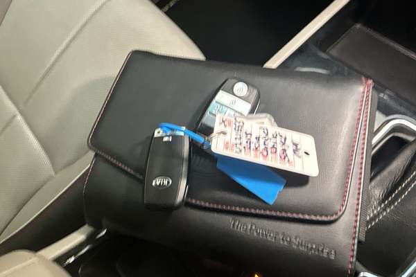 2018 Kia Carnival Platinum YP thumb-22