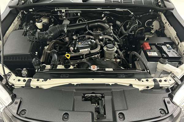 2022 Toyota Hilux Workmate TGN121R Rear Wheel Drive thumb-9