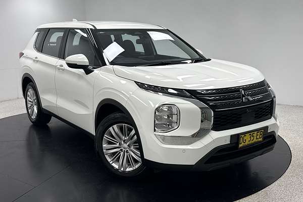 2022 Mitsubishi Outlander ES ZM