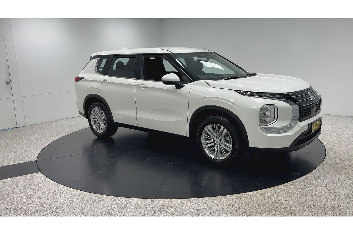 2022 Mitsubishi Outlander ES ZM