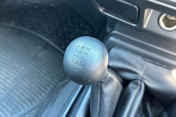 2010 Nissan Navara ST-R D22 4X4 thumb-24