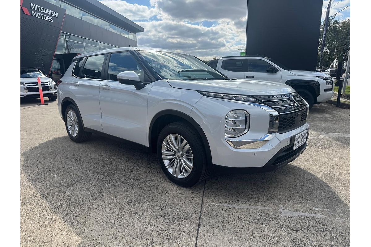 2022 Mitsubishi Outlander ES ZM