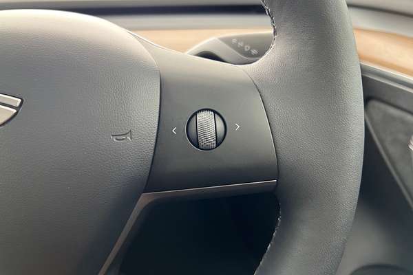 2023 Tesla Model 3 Rear-Wheel Drive thumb-12