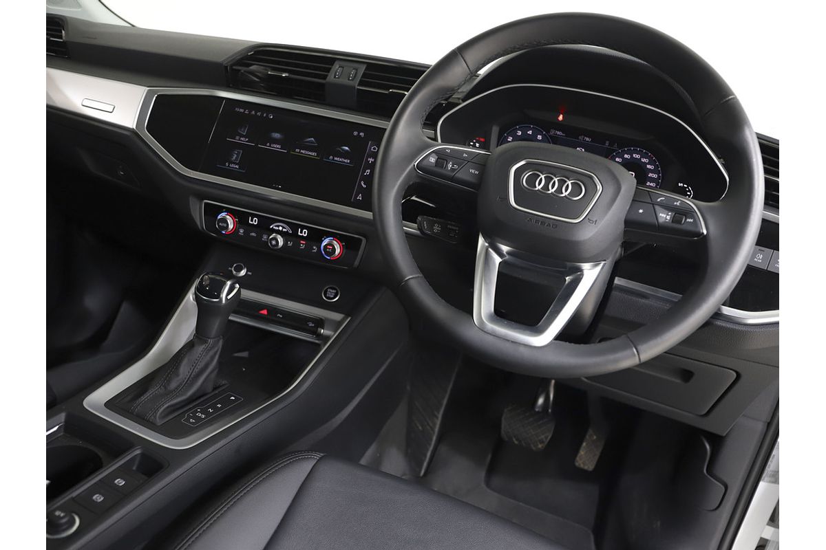 MY24 Audi Q3 35 TFSI