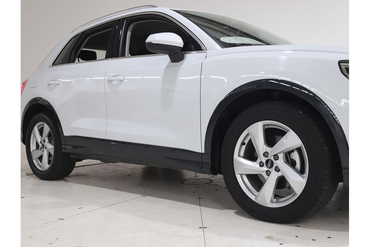 MY24 Audi Q3 35 TFSI
