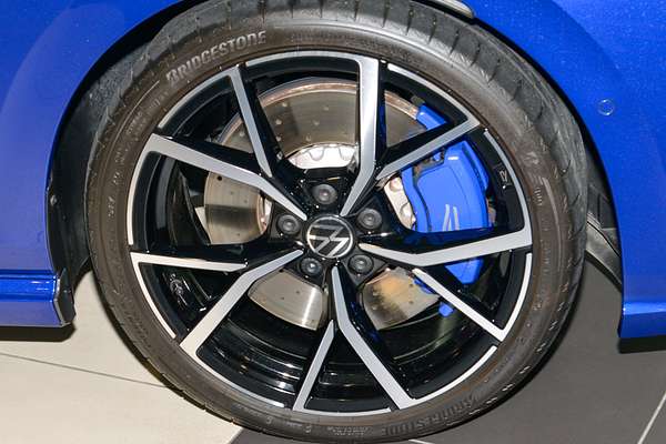 2024 Volkswagen Golf R 8 thumb-3